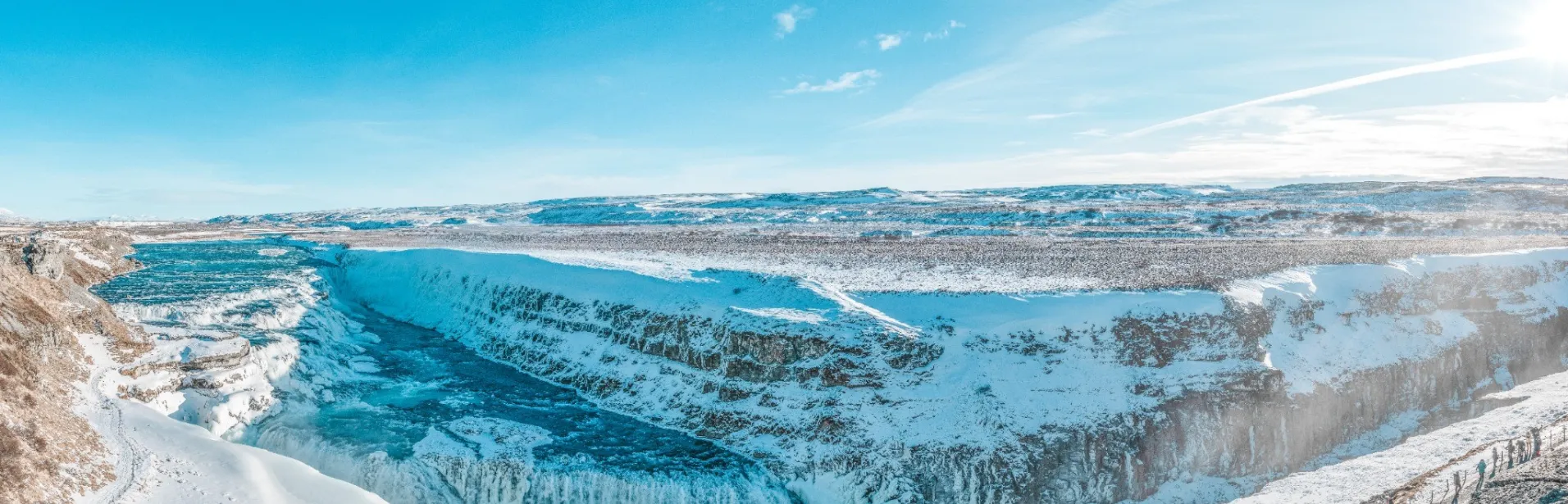 Fossen Gullfoss i et snødekt landskap.